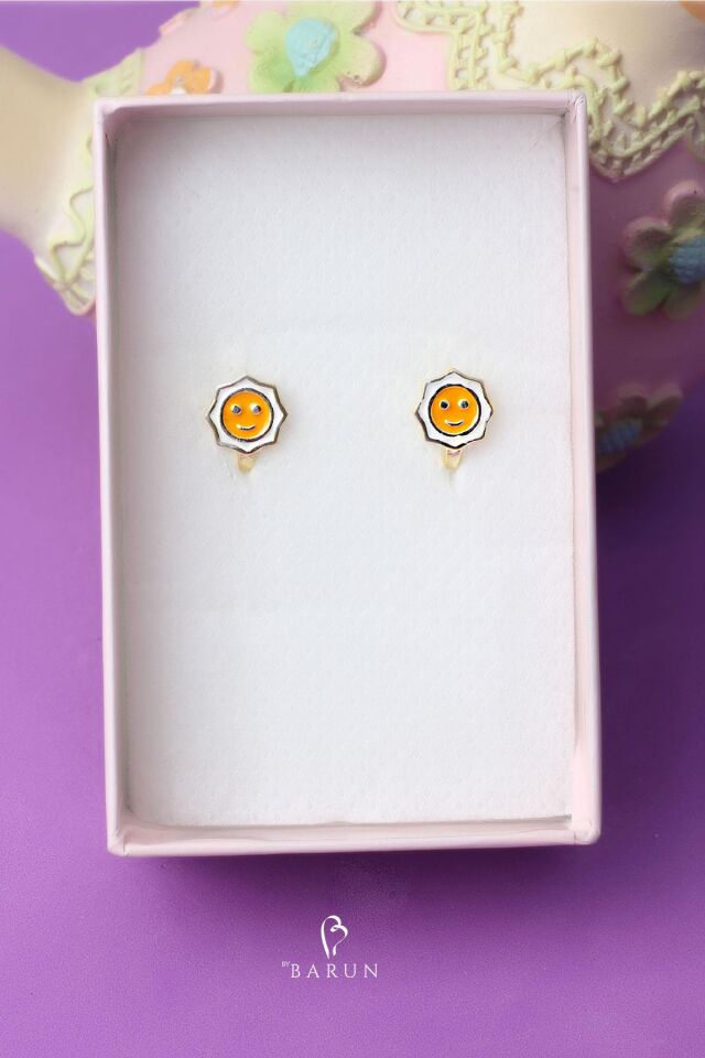 Papatya Model Gülen Yüz Emoji Mineli Kız Çocuk 925 Ayar Gümüş Küpe