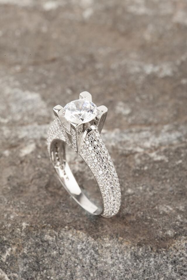 TekTaş Baget Model Pırlanta Görünümlü 925 Ayar Gümüş Yüzük