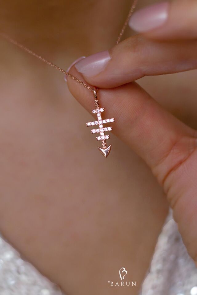 Balık Kılçığı Model Beyaz Taşlı 925 Ayar Gümüş Kolye