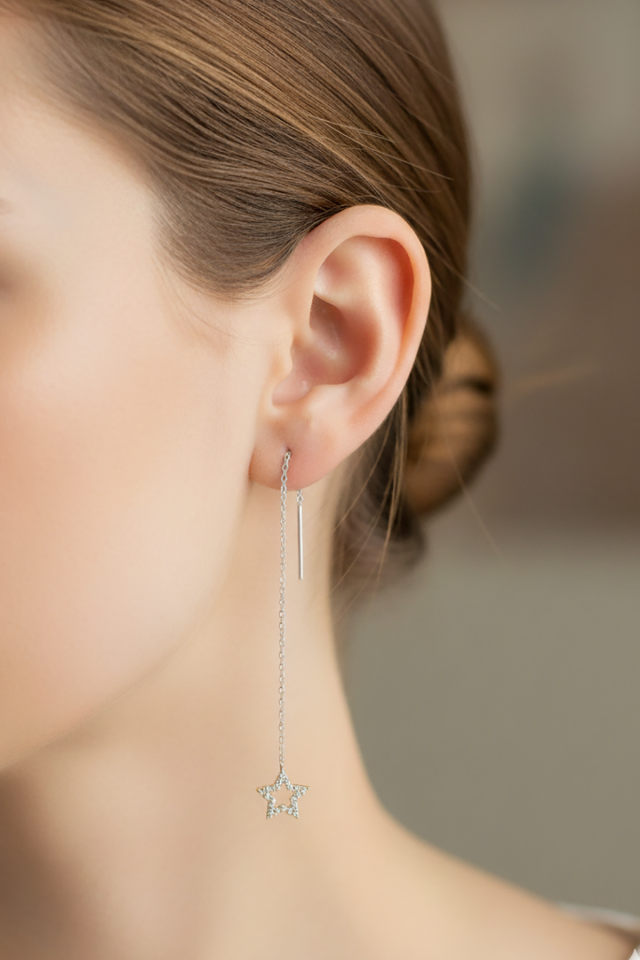 Beyaz Taşlı Yıldız Gümüş Zincir Küpe