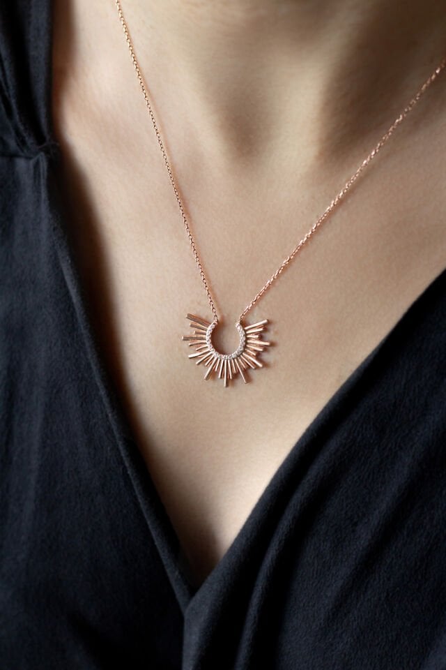 Beyaz Taşlı Mutluluk Güneşi Kolye-Rose