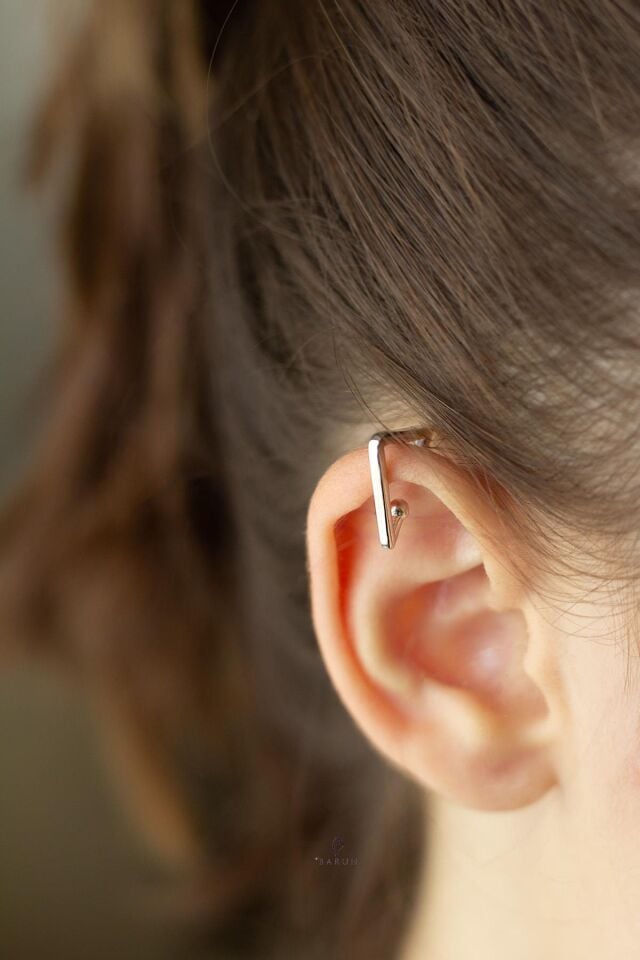 Gümüş Rengi Üçgen Model  Gümüş Kıkırdak Küpe