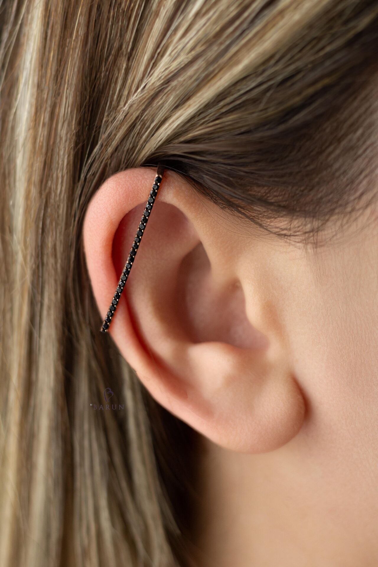 Siyah Taşlı Dikdörtgen Çubuk Gümüş Kıkırdak Küpe-Rose