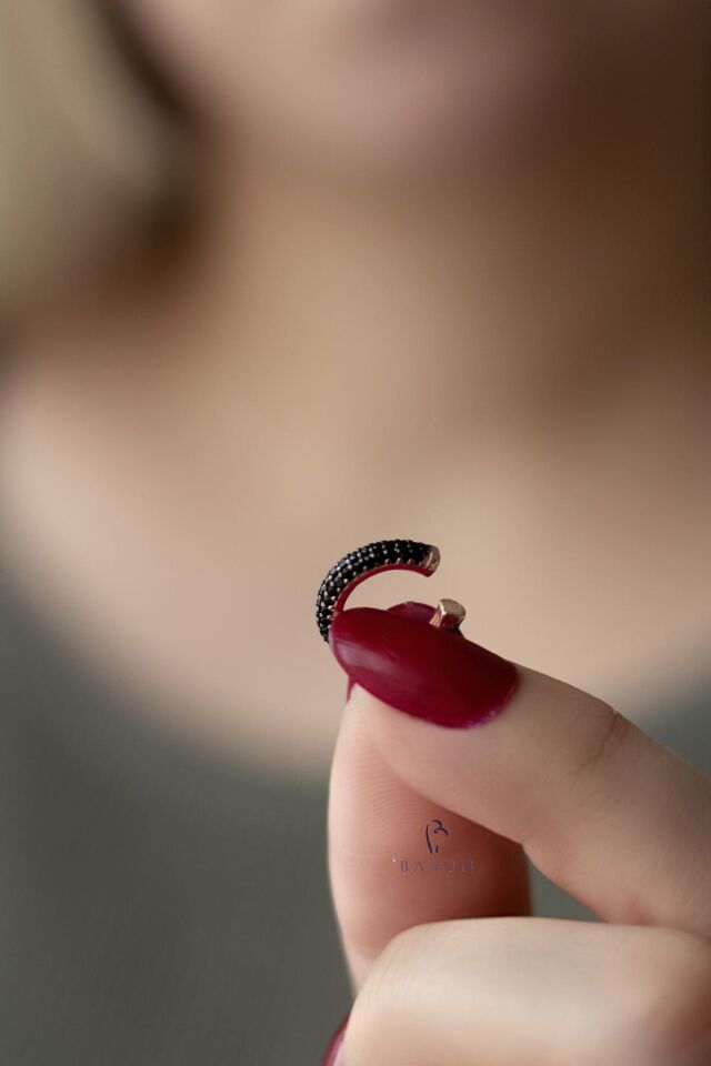 Siyah Taşlı Gümüş Halka Kıkırdak Küpe-Rose