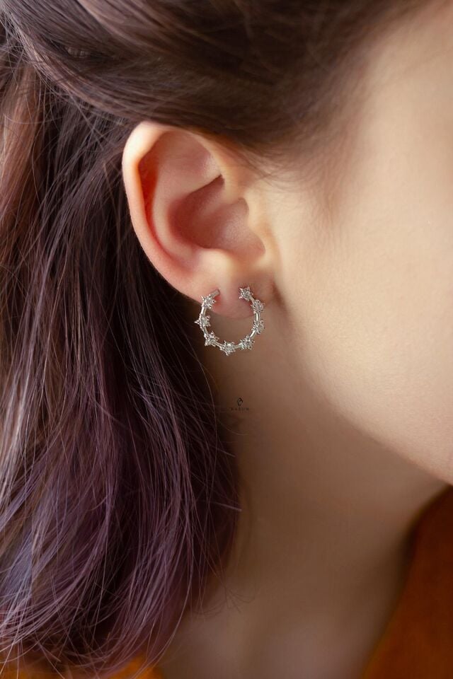 Gümüş Rengi Yuvarlak Beyaz Yıldız Gümüş Küpe