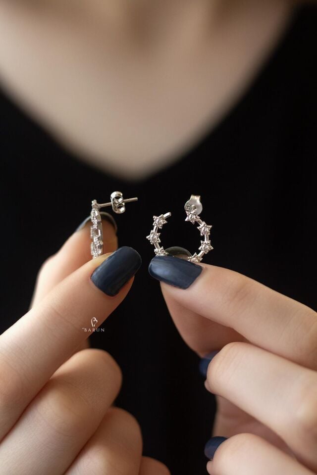 Gümüş Rengi Yuvarlak Beyaz Yıldız Gümüş Küpe