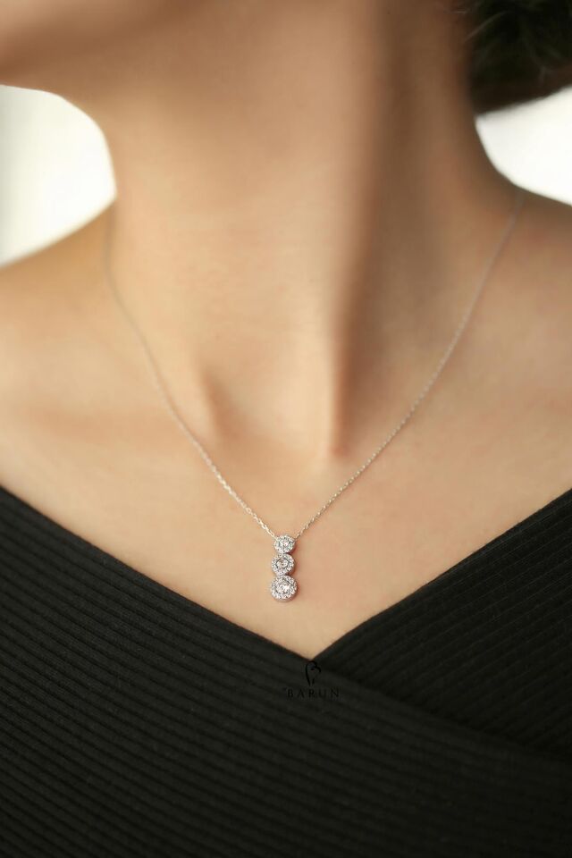 Gümüş Rengi Beyaz Taşlı 925 Ayar Pırlanta Model 3'lü Tria Gümüş Kolye