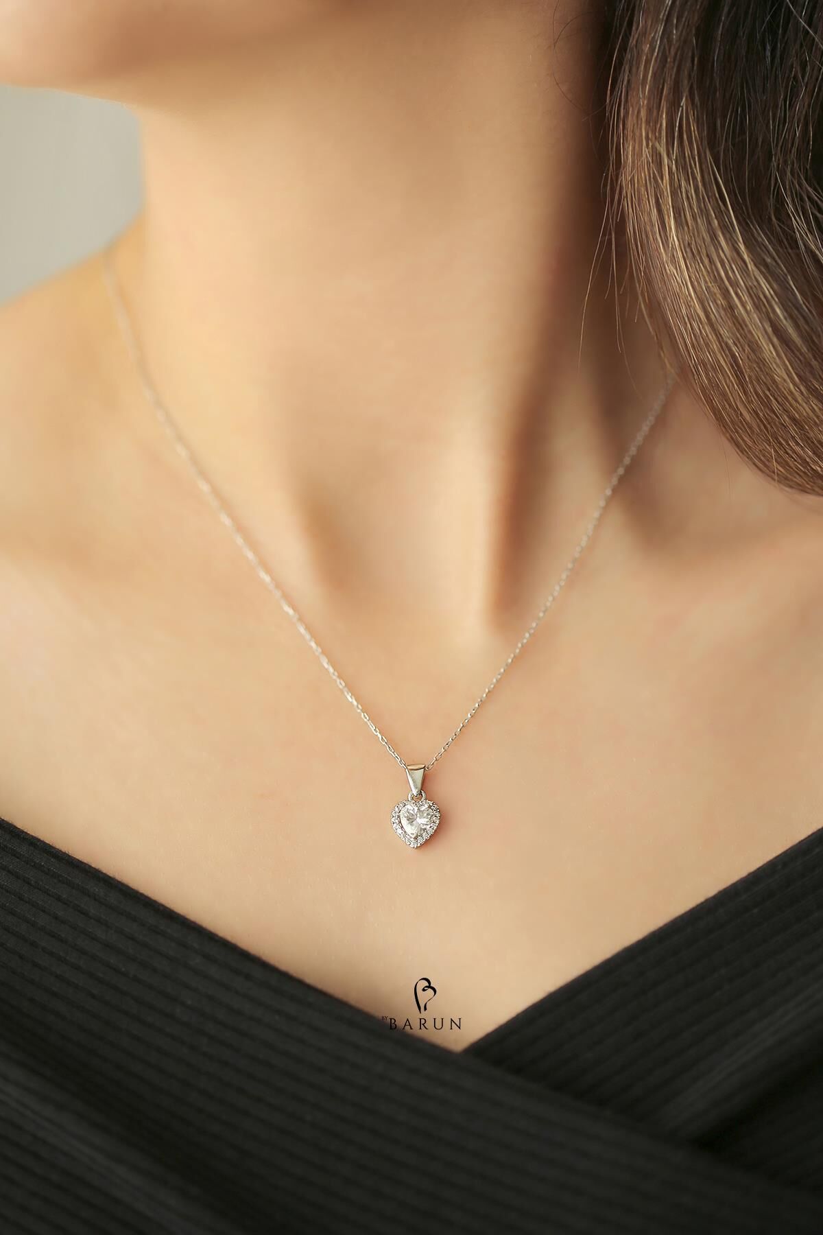 Tektaş Kalp Model 3 Carat Görünümünde Beyaz Taşlı Gümüş Rengi 925 Ayar Pırlanta Model Gümüş Kolye