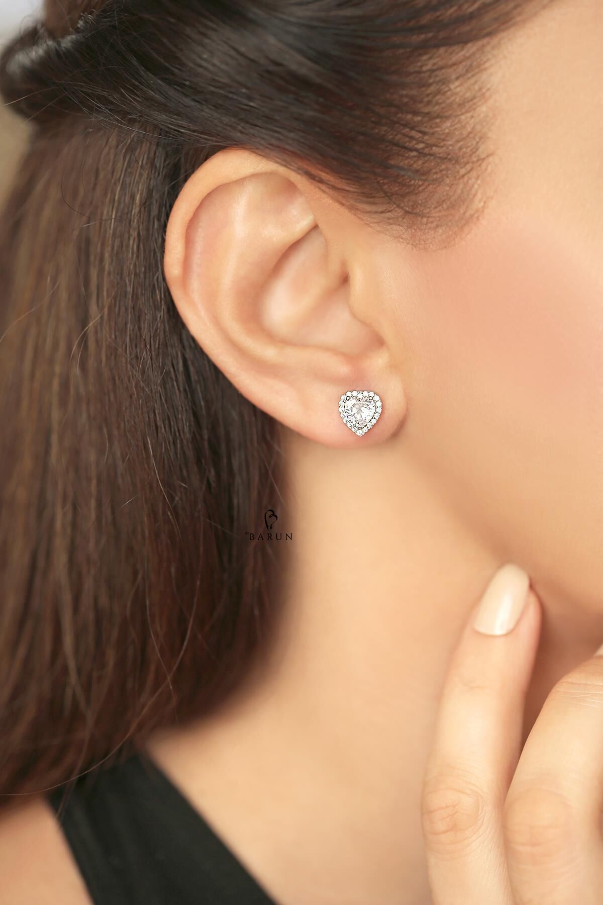 Tektaş Kalp Model Gümüş Rengi Beyaz Taşlı 3 Carat Görünümünde Pırlanta Model Gümüş Küpe