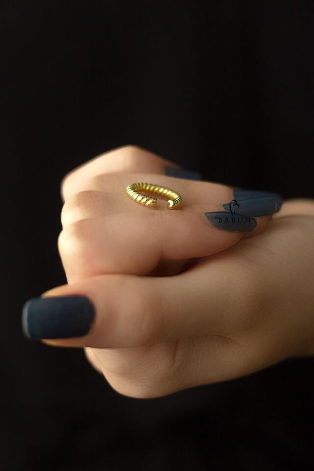 Sarı Renk Burgu Gümüş Kıkırdak Küpe