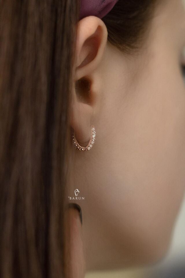 Beyaz Taşlı Oval Gümüş Küpe-Rose