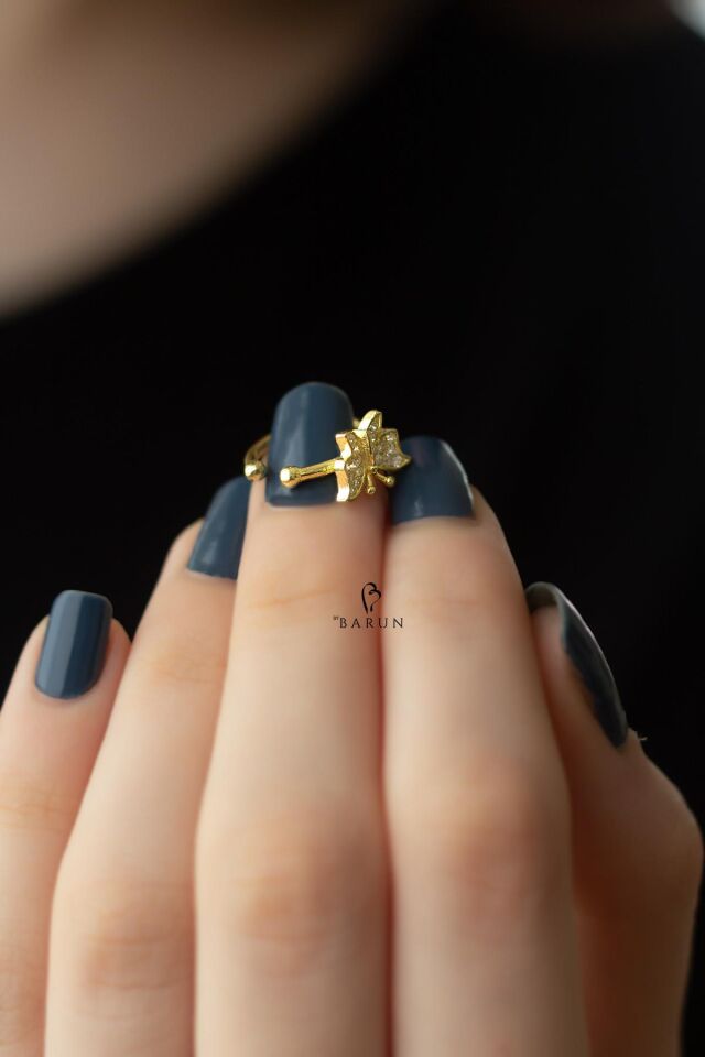 Beyaz Taşlı Kelebek Model Sarı Gümüş Halka Kıkırdak Küpe