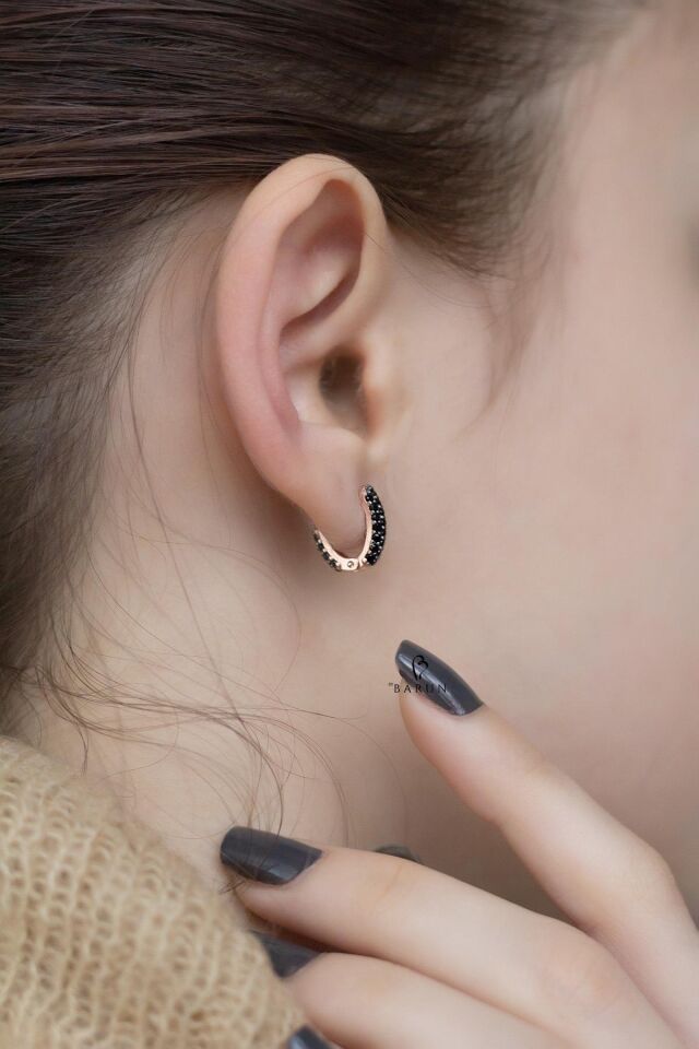 Siyah Taşlı Oval Gümüş Küpe-Rose