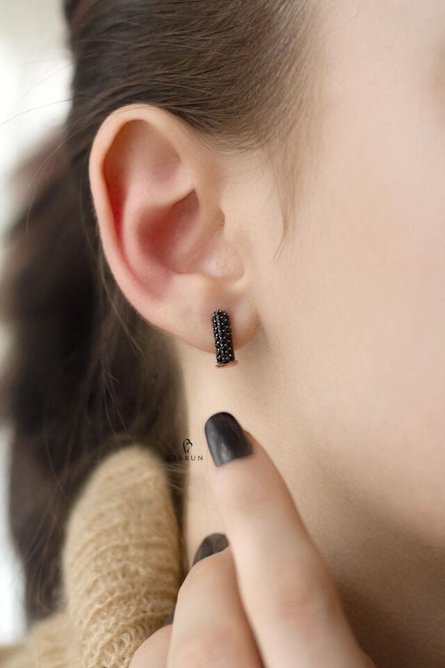 Siyah Taşlı Oval Gümüş Küpe-Rose