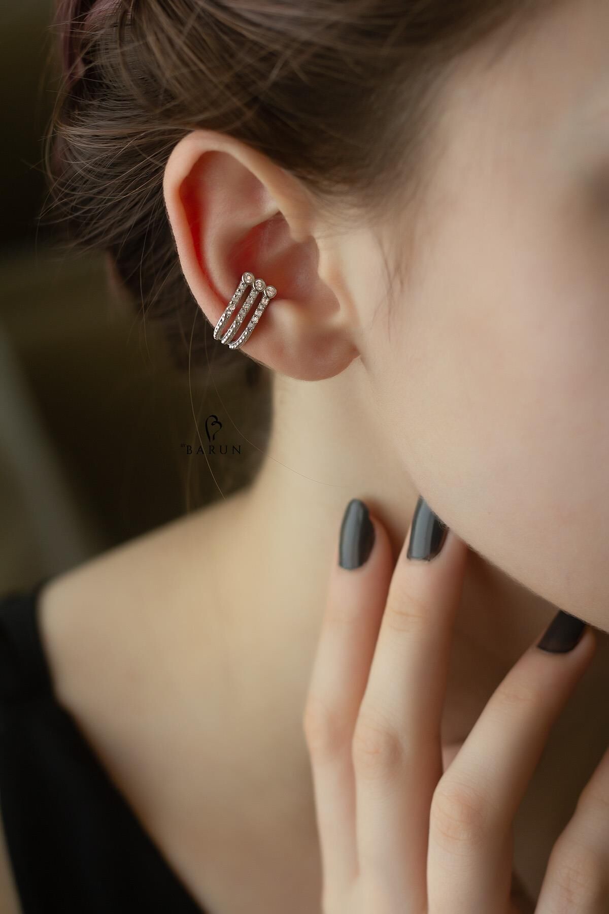 Gümüş Rengi Üç Sıra Beyaz Taşlı Dikdörtgen Model Gümüş Kıkırdak Küpe