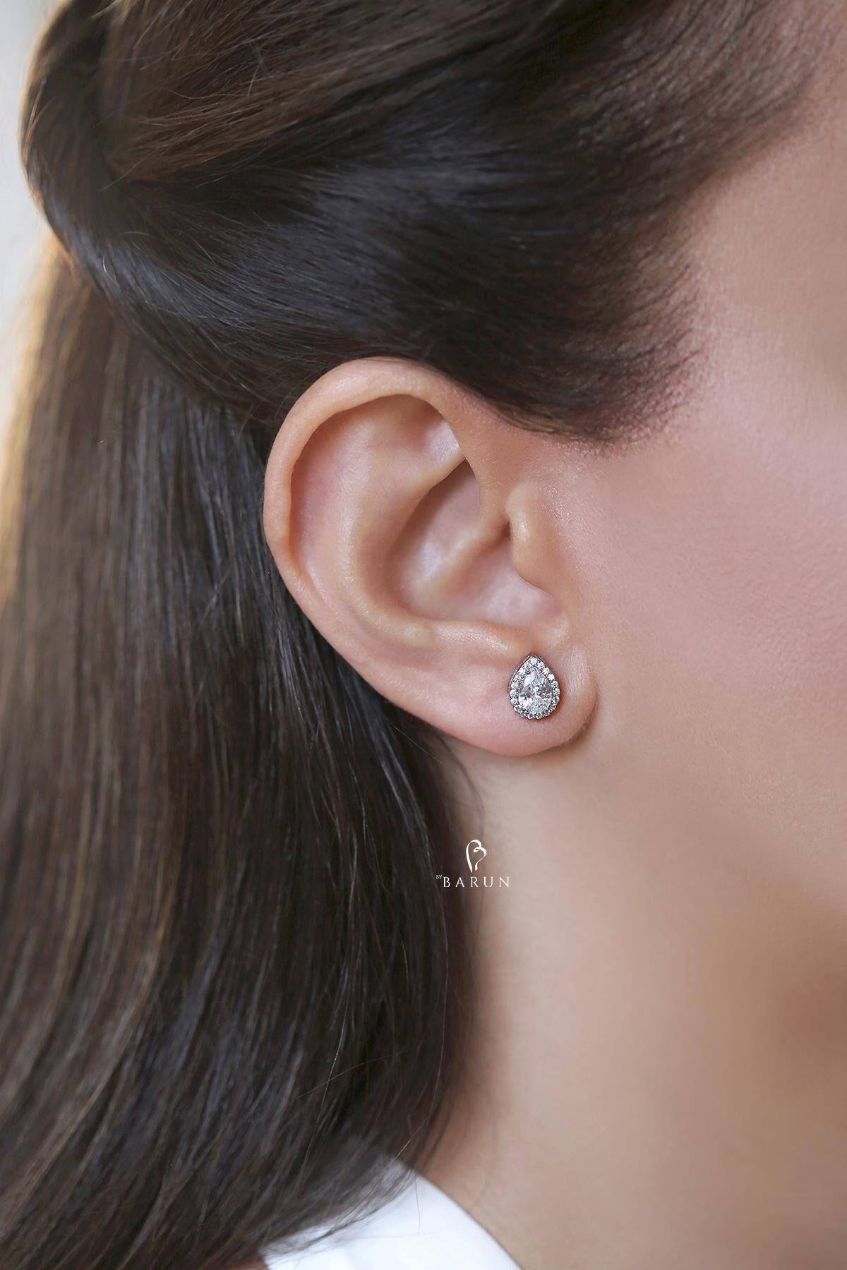 Damla Model 1 Carat Görünümünde Beyaz Taşlı Gümüş Rengi 925 Ayar Pırlanta Model Gümüş Küpe