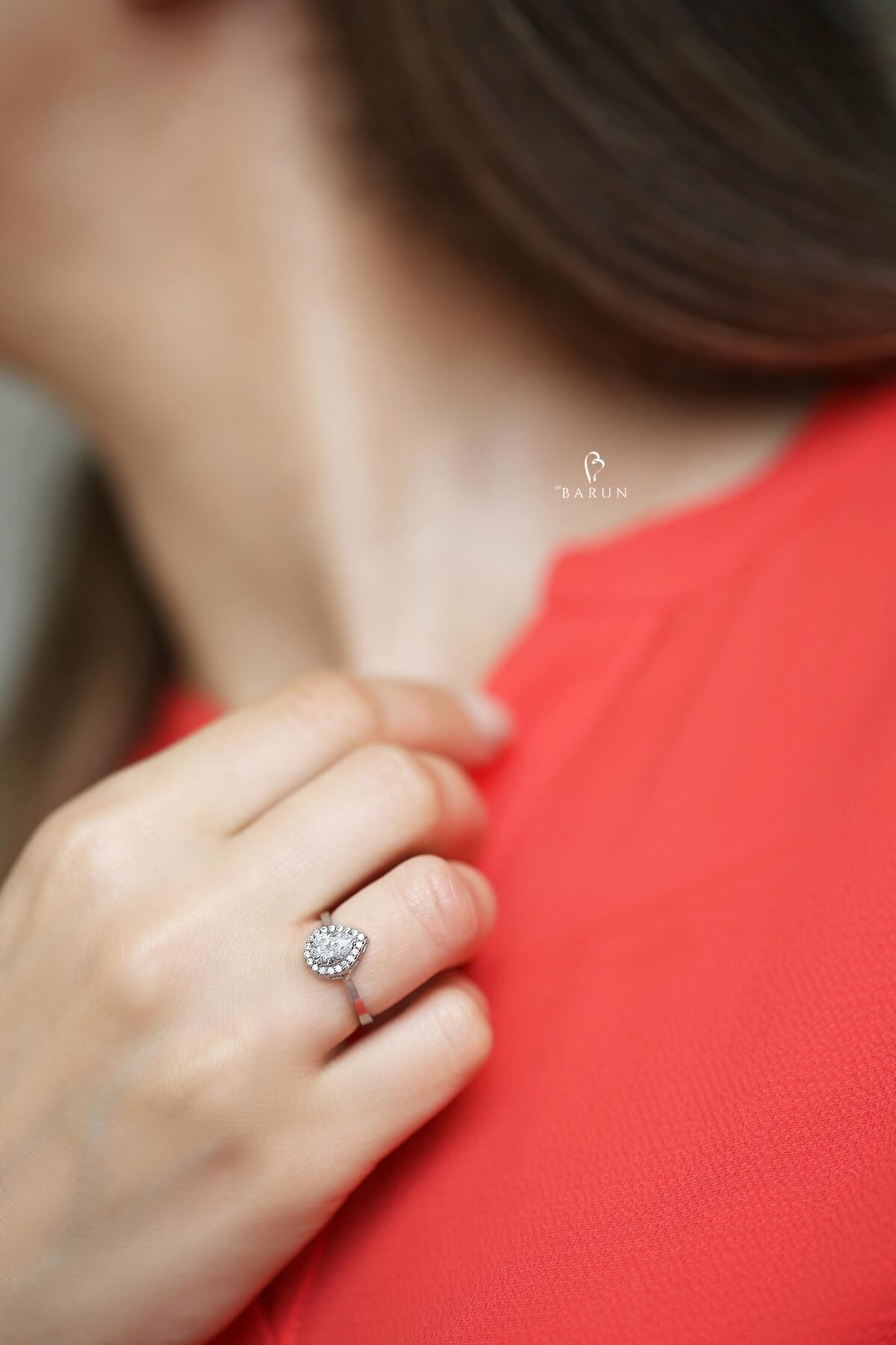 Damla Model 1 Carat Görünümünde Beyaz Taşlı Gümüş Rengi 925 Ayar Pırlanta Model Gümüş Yüzük