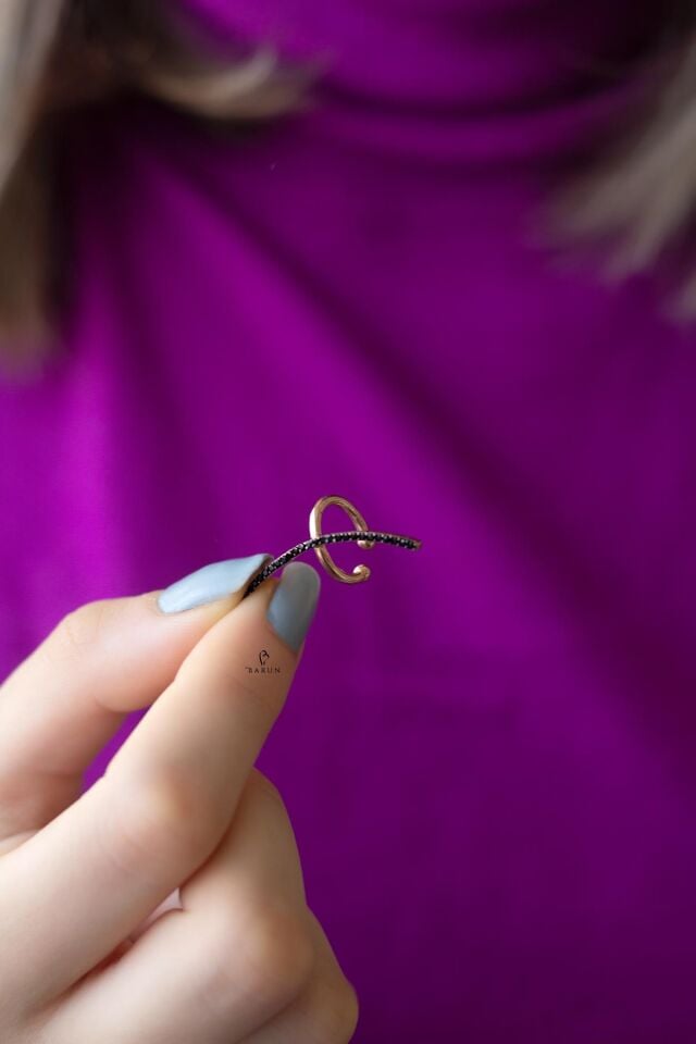 Siyah Taşlı 925 Ayar Gümüş Yay Kıkırdak Küpe-Rose