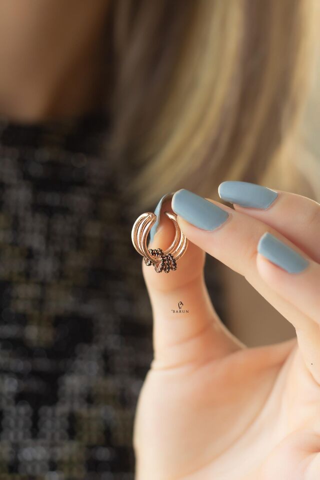 Üç Sıra Siyah Yuvarlak Taşlı 925 Ayar Gümüş Halka Kıkırdak Küpe