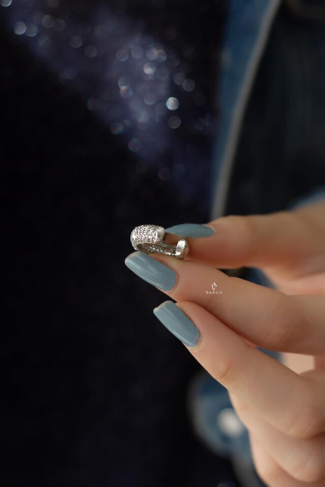 Gümüş Rengi Yıldız Beyaz Taşlı Kalın Halka Kıkırdak Küpe