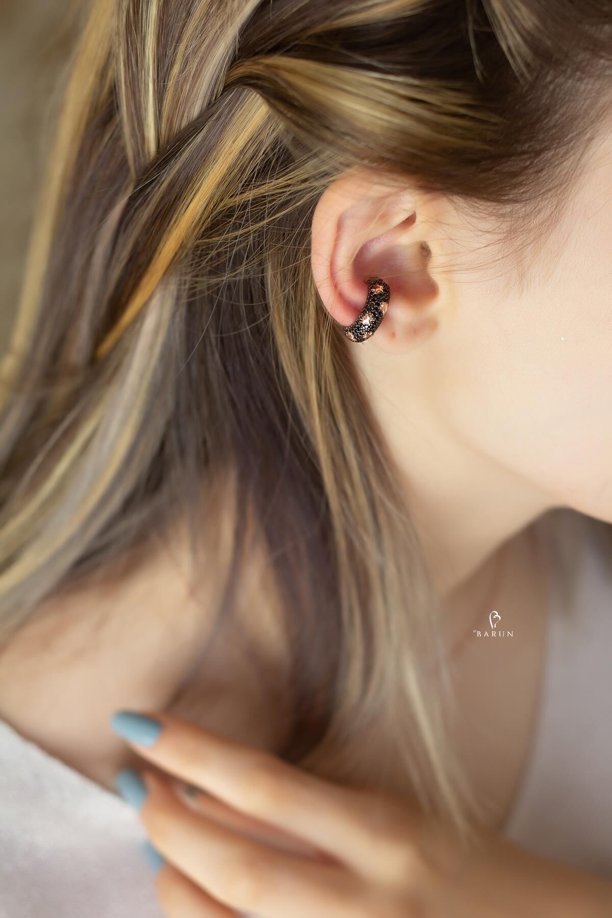 Yıldız Siyah Taşlı Kalın Halka 925 Ayar Gümüş Kıkırdak Küpe