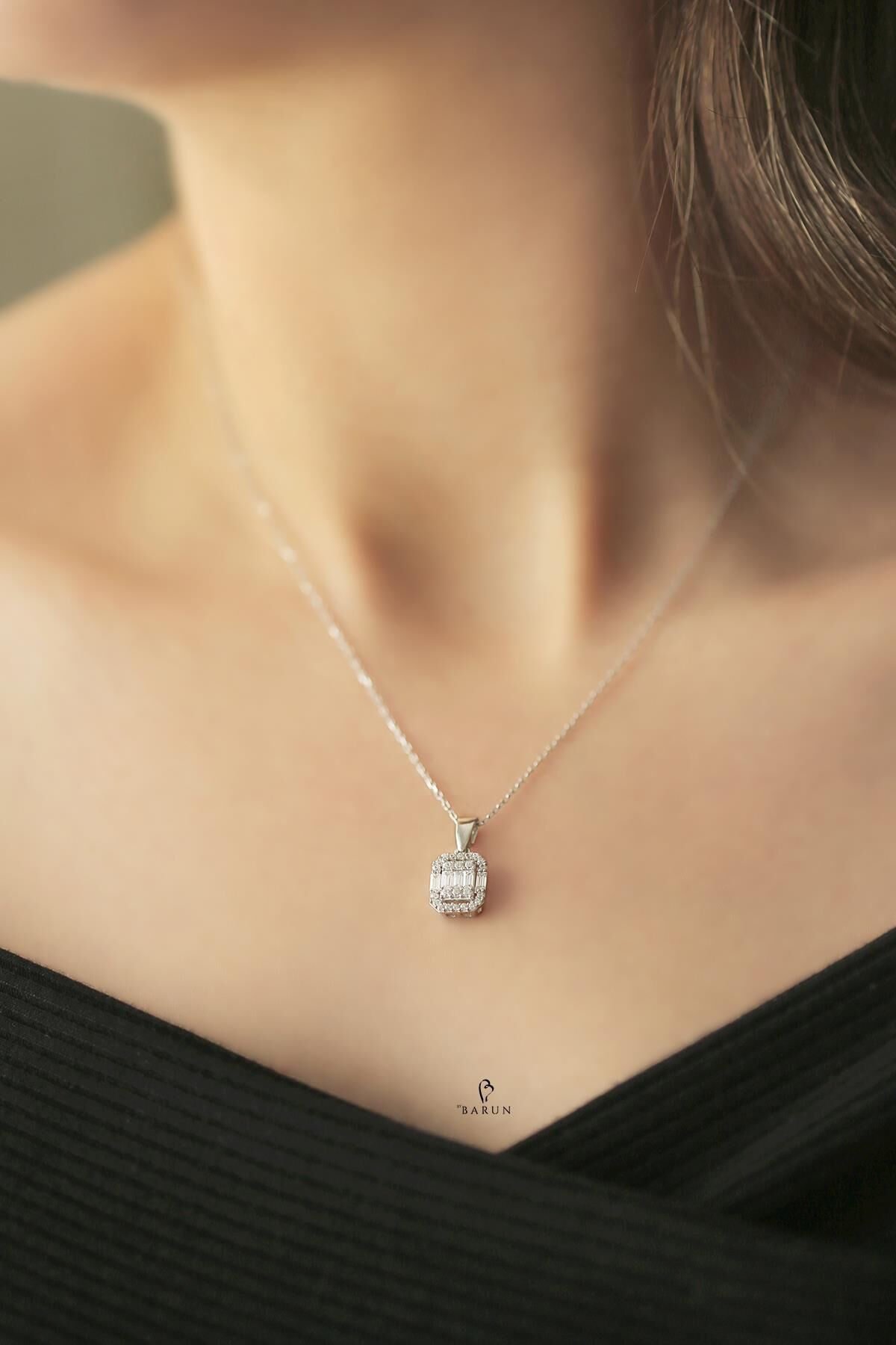 Gümüş Rengi Beyaz Taşlı 925 Ayar Pırlanta Model Gümüş Baget Kolye