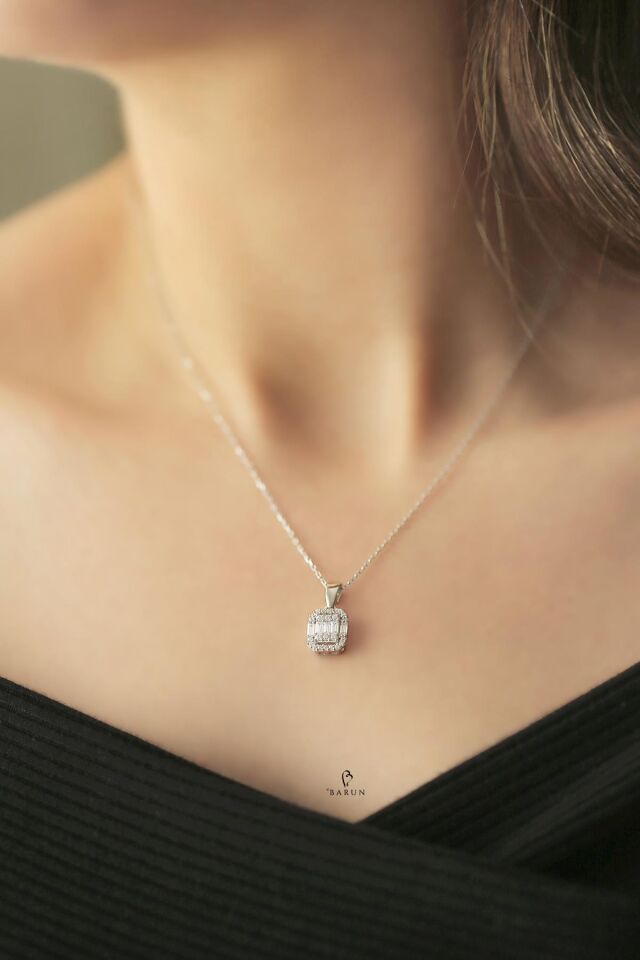 Gümüş Rengi Beyaz Taşlı 925 Ayar Pırlanta Model Gümüş Baget Kolye