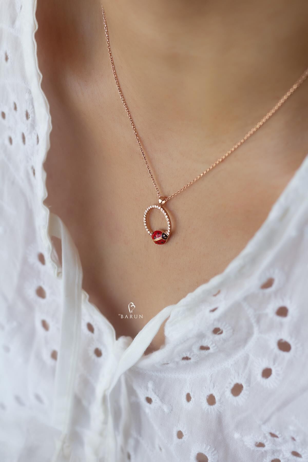 Uğur Böceği Yuvarlak Beyaz Taşlı 925 Ayar Gümüş Kolye