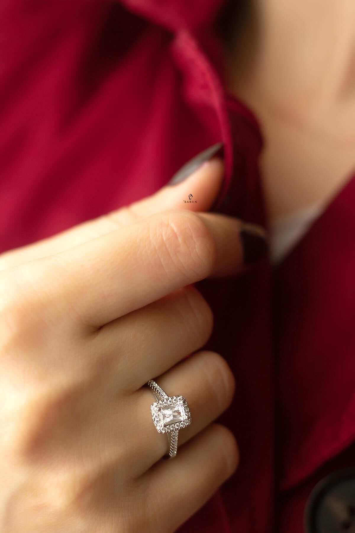 Baget Dikdörtgen Taşlı Pırlanta Model 925 Ayar Gümüş Yüzük