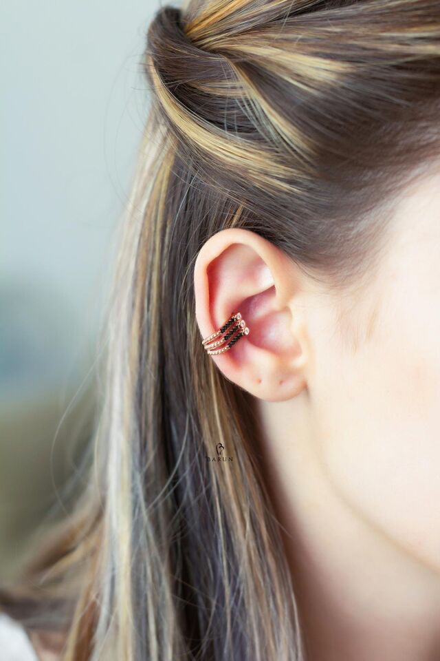 Siyah Üç Sıra Taşlı Dikdörtgen Model 925 Ayar Gümüş Küpe