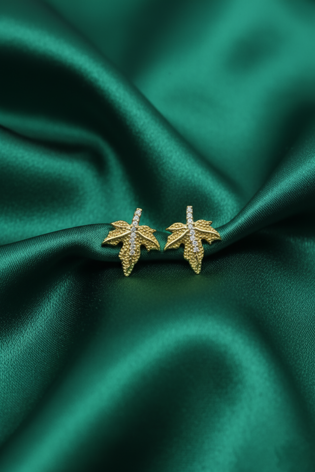 Çınar Yaprak Beyaz Taşlı 925 Ayar Gümüş Küpe