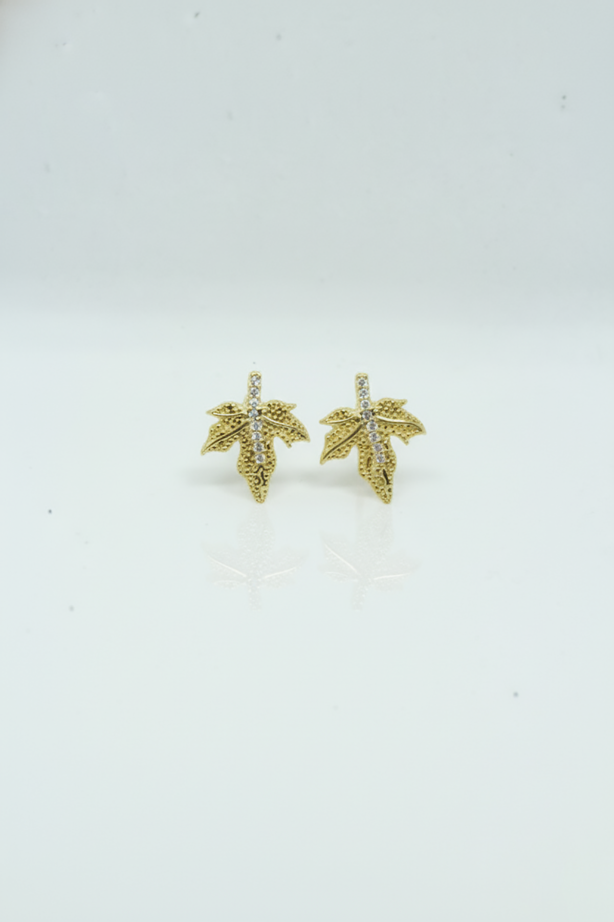 Çınar Yaprak Beyaz Taşlı 925 Ayar Gümüş Küpe