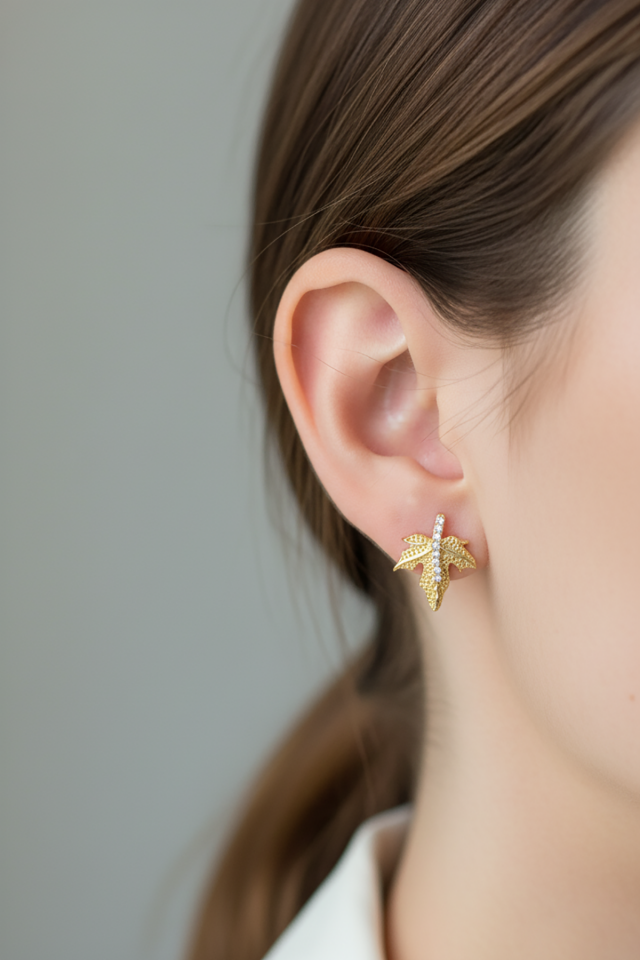 Çınar Yaprak Beyaz Taşlı 925 Ayar Gümüş Küpe