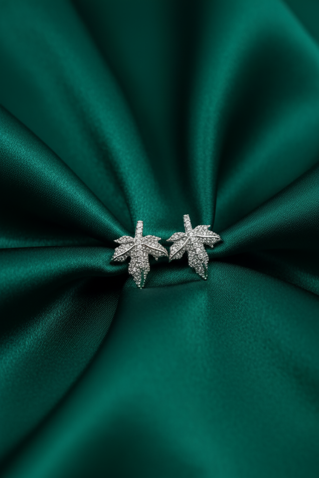 Çınar Yaprak Beyaz Taşlı 925 Ayar Gümüş Küpe