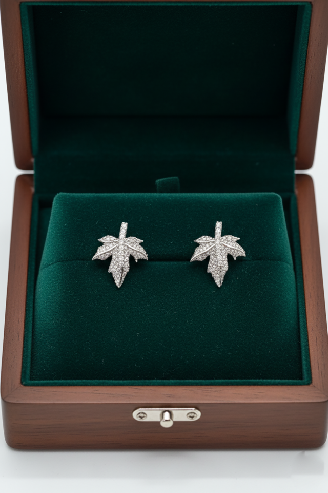 Çınar Yaprak Beyaz Taşlı 925 Ayar Gümüş Küpe