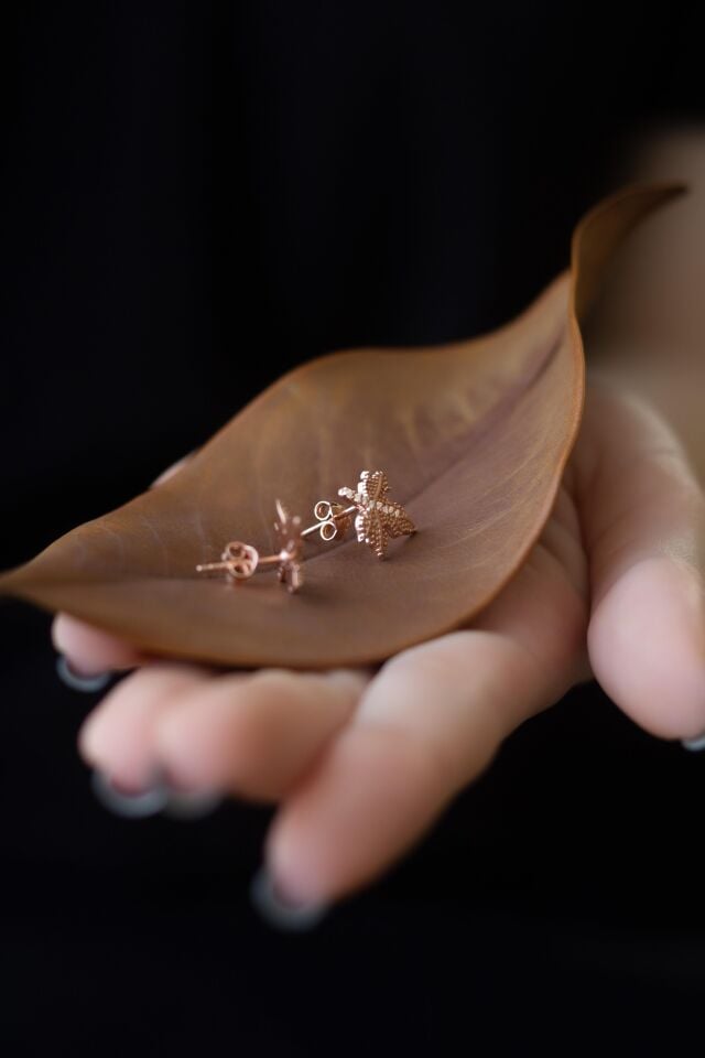 Çınar Yaprak Beyaz Taşlı 925 Ayar Gümüş Küpe