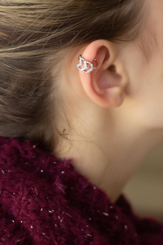 Beyaz Taşlı Ok Model 925 Ayar Gümüş Rengi Halka Kıkırdak Küpe Earcuff