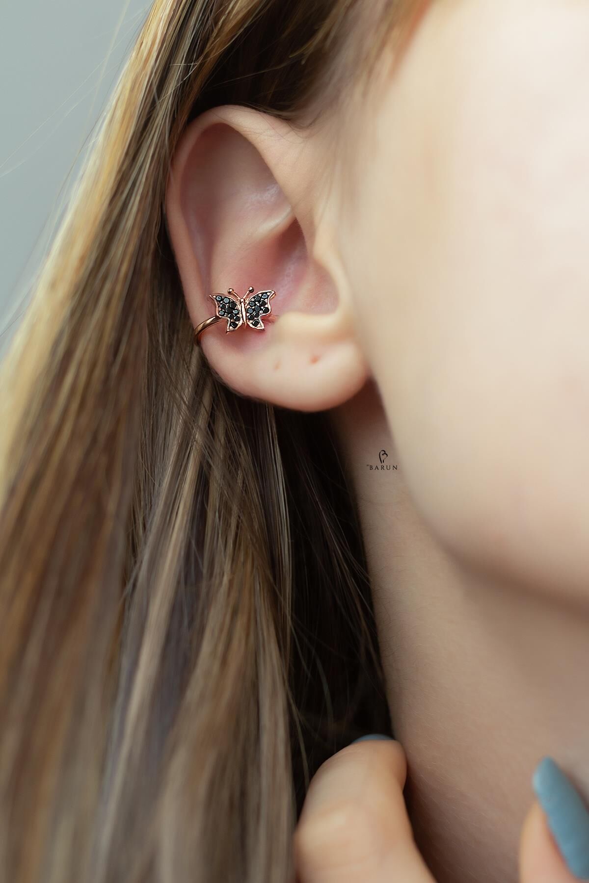 Siyah Taşlı Kelebek Model Gümüş Halka Kıkırdak Küpe