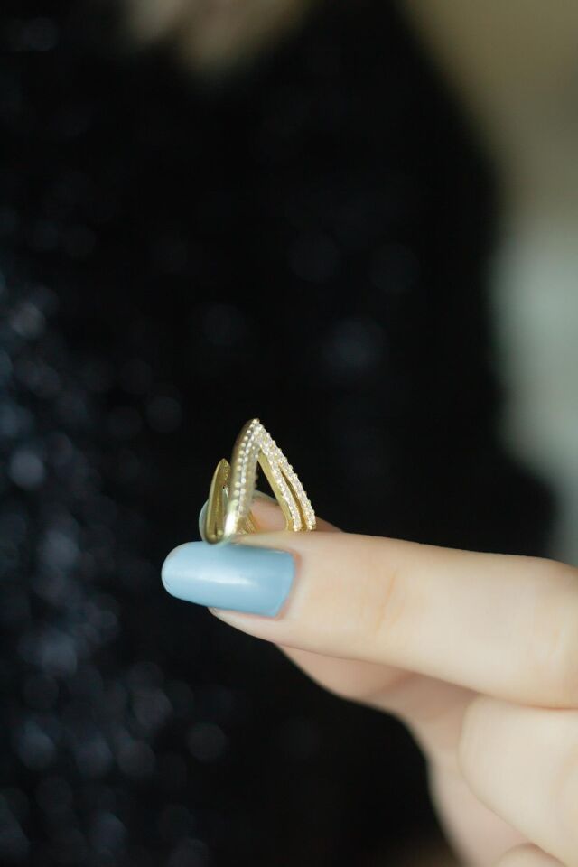 Sarı Renk Üçgen İkili Beyaz Yuvarlak Taşlı 925 Ayar Gümüş Kıkırdak Küpe Earcuff
