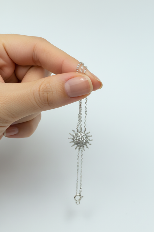 Güneş Model Beyaz Taşlı Yuvarlak 925 Ayar Gümüş Kolye