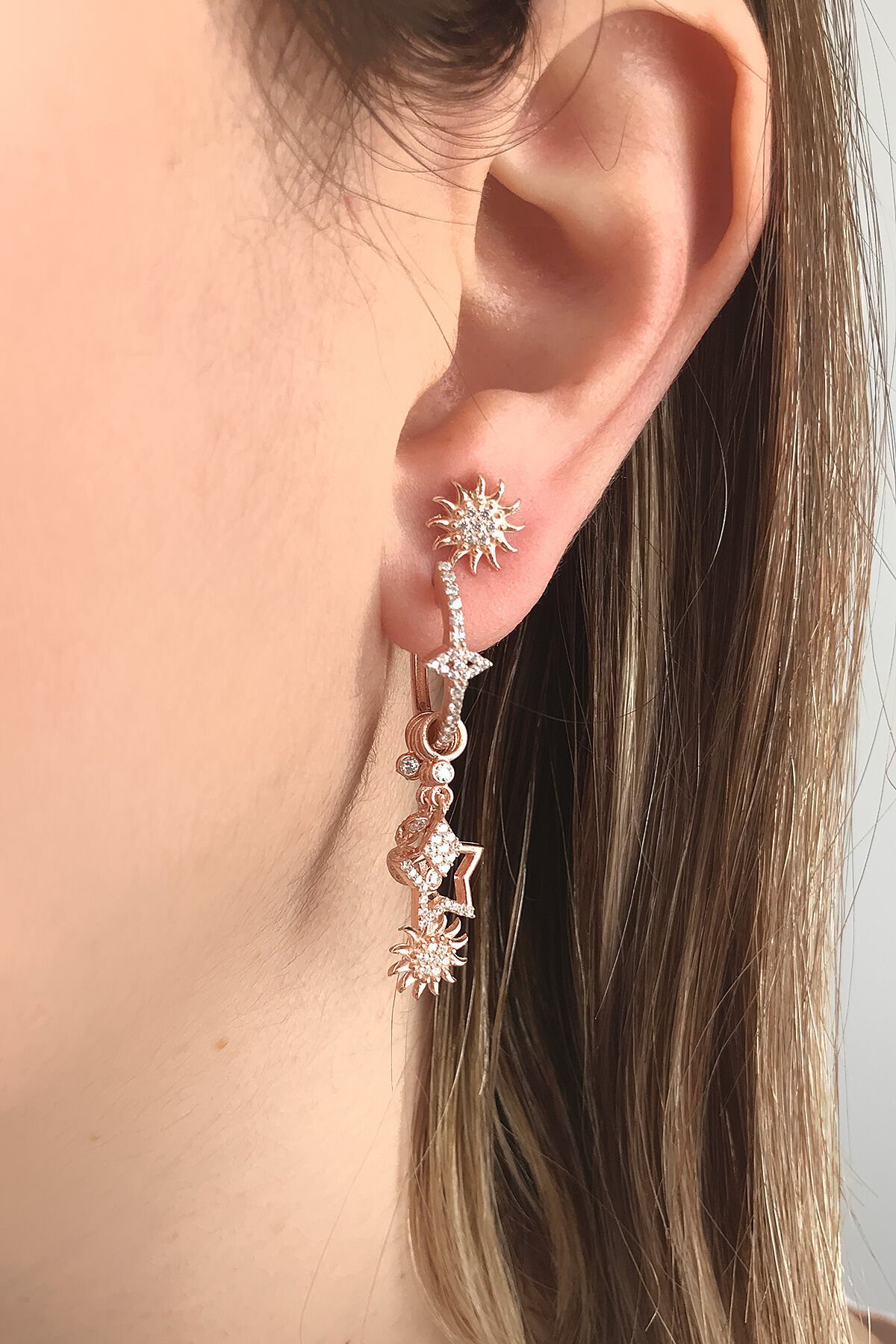 Tek Kulaklı Şans Küpe - Rose