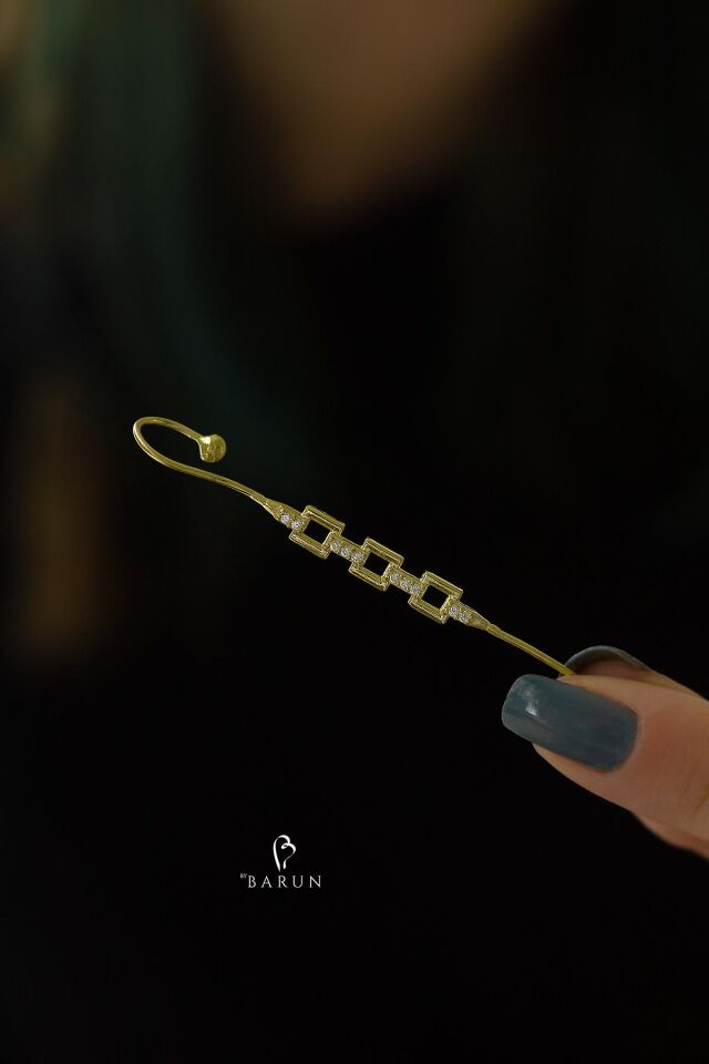 Kare Model Baston Kıkırdak 925 Ayar Taşlı Küpe