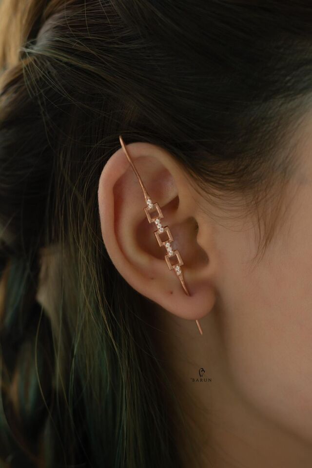 Kare Model Baston Kıkırdak 925 Ayar Taşlı Küpe