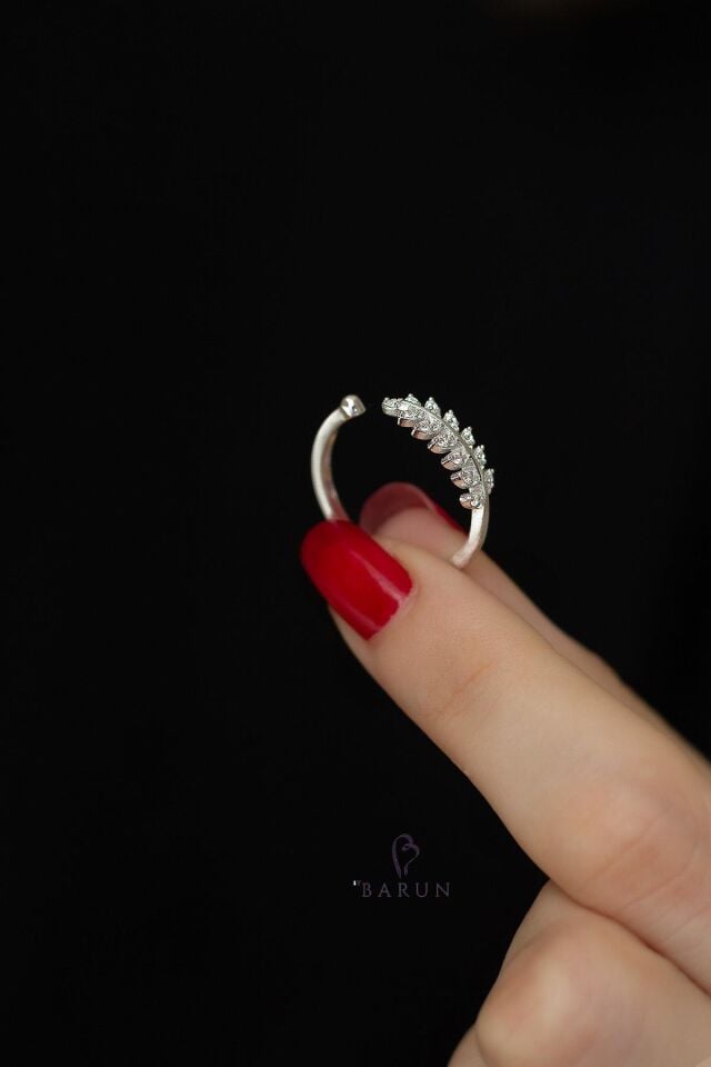 Yaprak Model Ayarlanabilir Beyaz Taşlı 925 Ayar Gümüş Yüzük