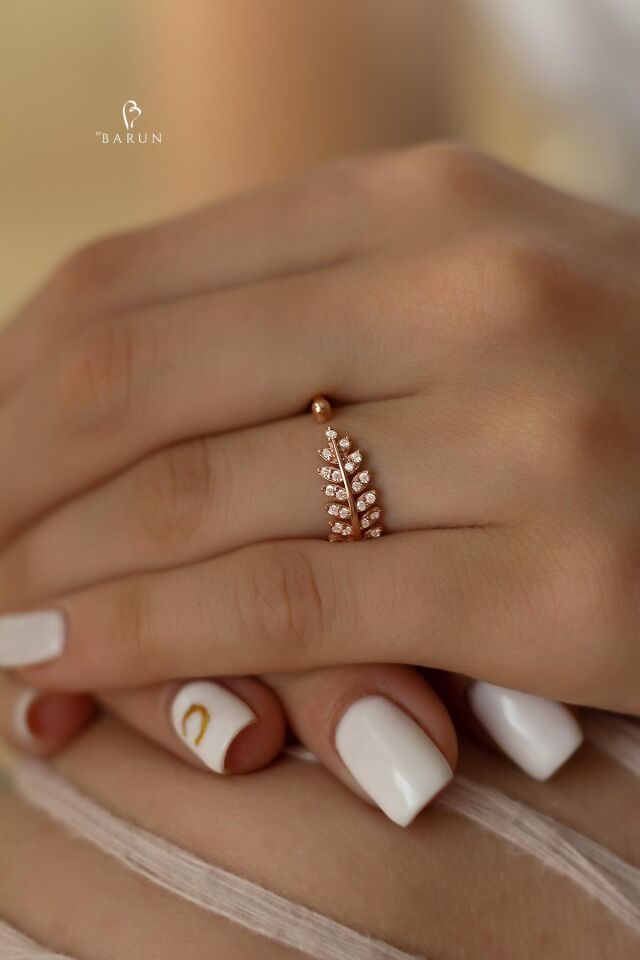 Yaprak Model Ayarlanabilir Beyaz Taşlı 925 Ayar Gümüş Yüzük