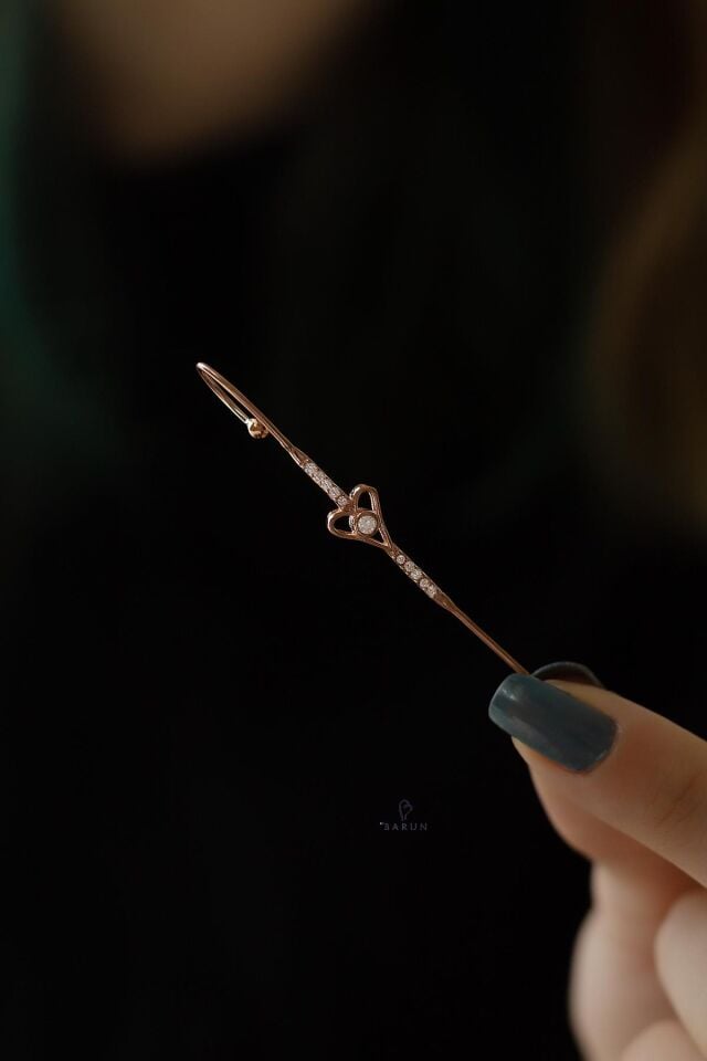 Kalp Model Baston Kıkırdak Yuvarlak Taşlı 925 Ayar Gümüş Küpe