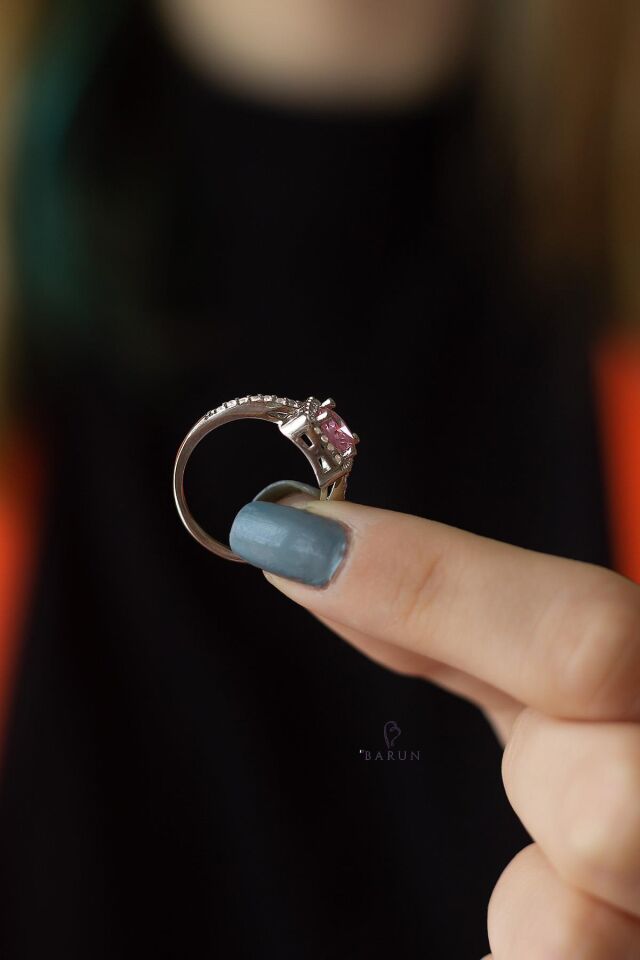 Yuvarlak Baget Taşlı Pırlanta Model 925 Ayar Gümüş Yüzük YZ-0048