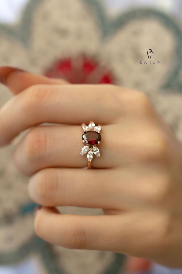 Oval Çiçek Model Beyaz Taşlı 925 Ayar Ayarlanabilir Gümüş Yüzük