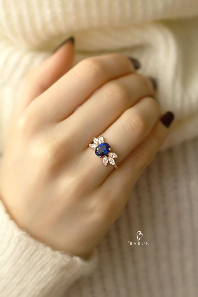 Oval Çiçek Model Beyaz Taşlı 925 Ayar Ayarlanabilir Gümüş Yüzük