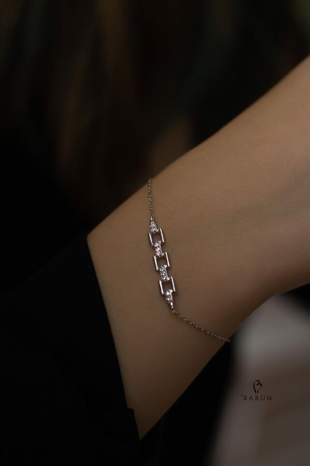 Kare Model Beyaz Taşlı 925 Ayar Gümüş Bileklik